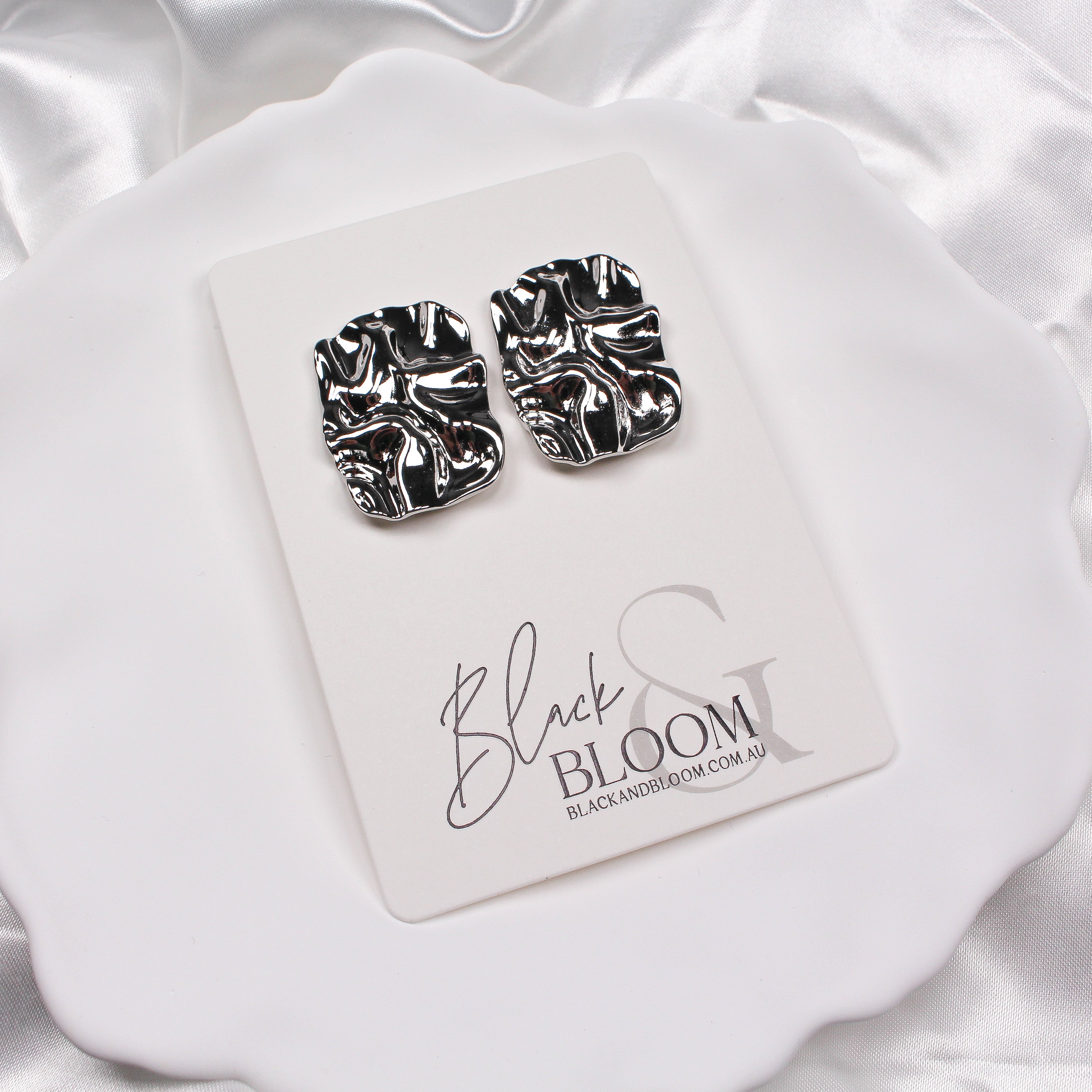 INAYA EARRINGS SILVER - Black & Bloom
