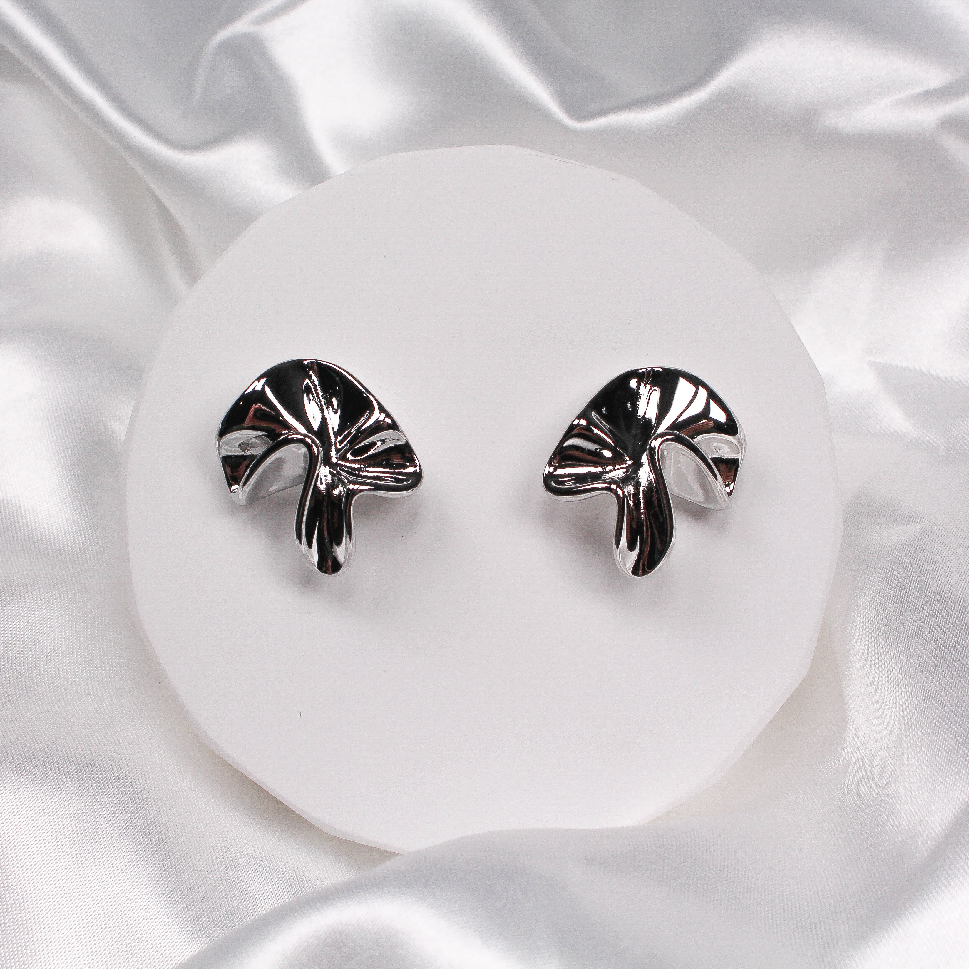 RHODES EARRINGS SILVER - Black & Bloom