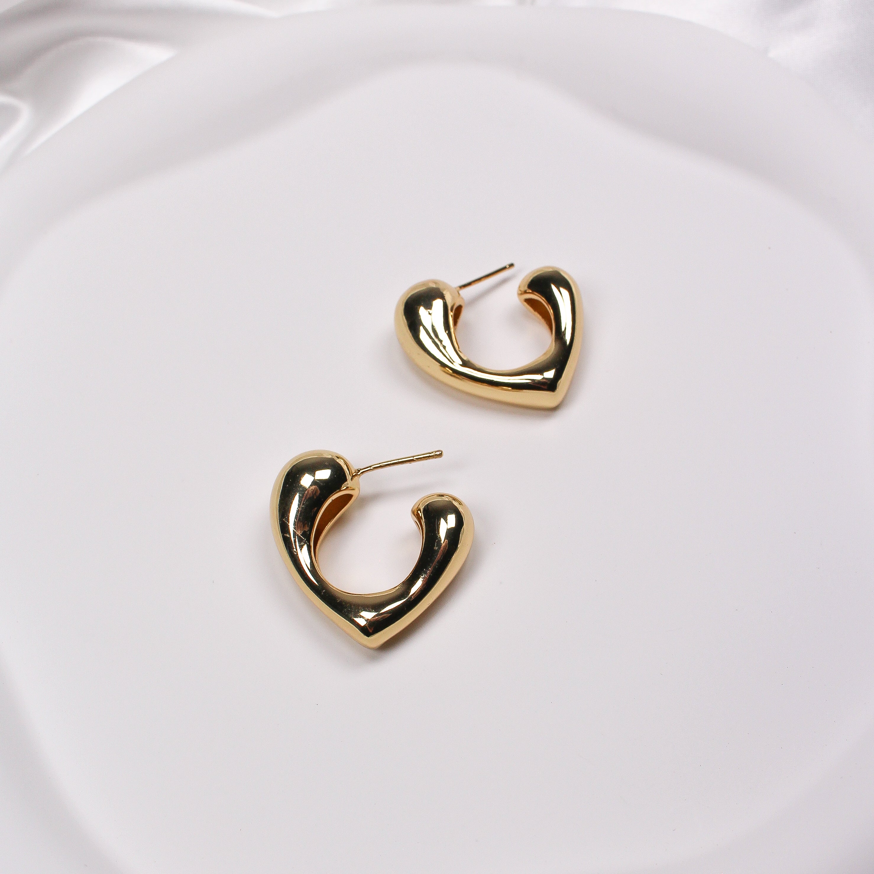 HART EARRINGS - Black & Bloom