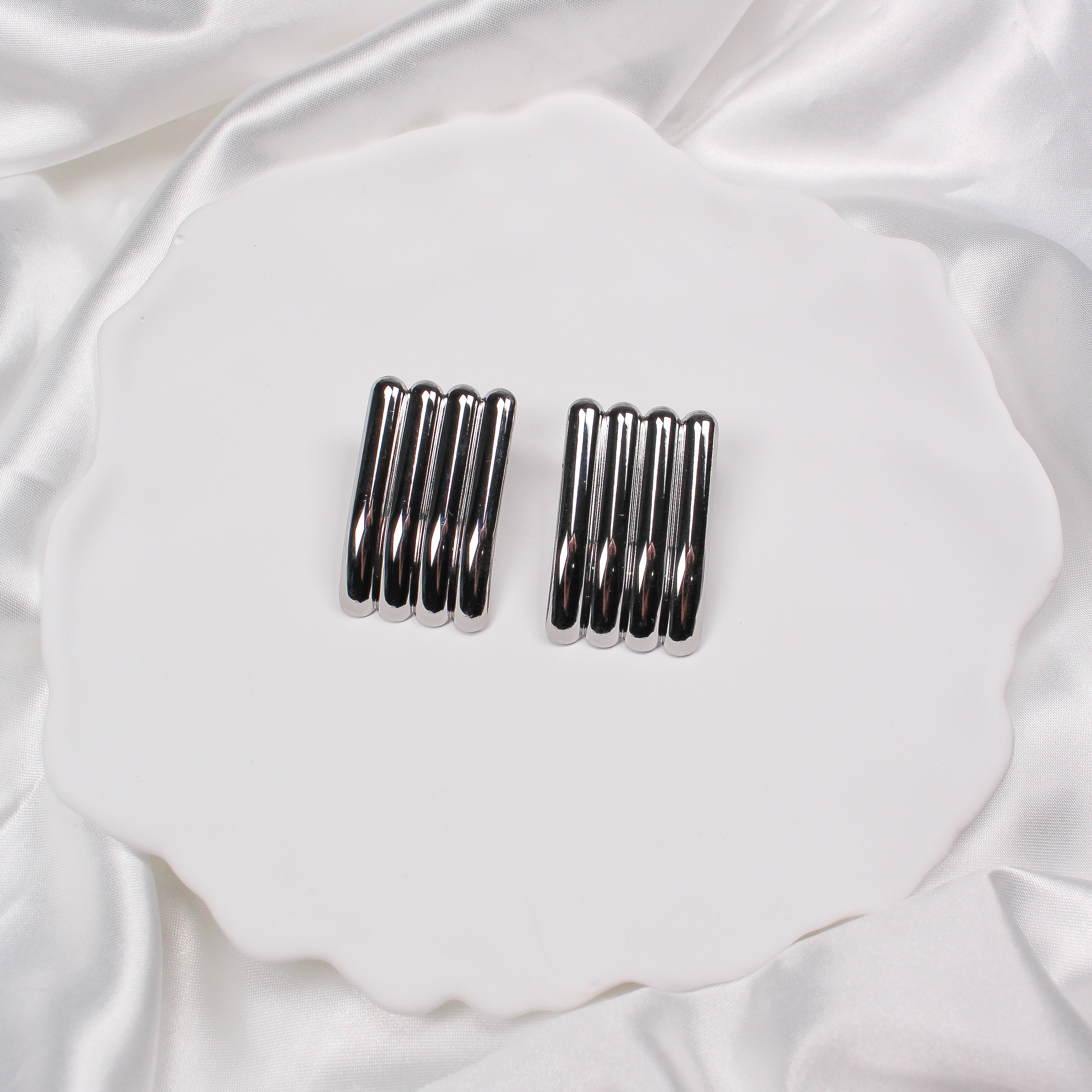 LILY EARRINGS - SILVER - Black & Bloom