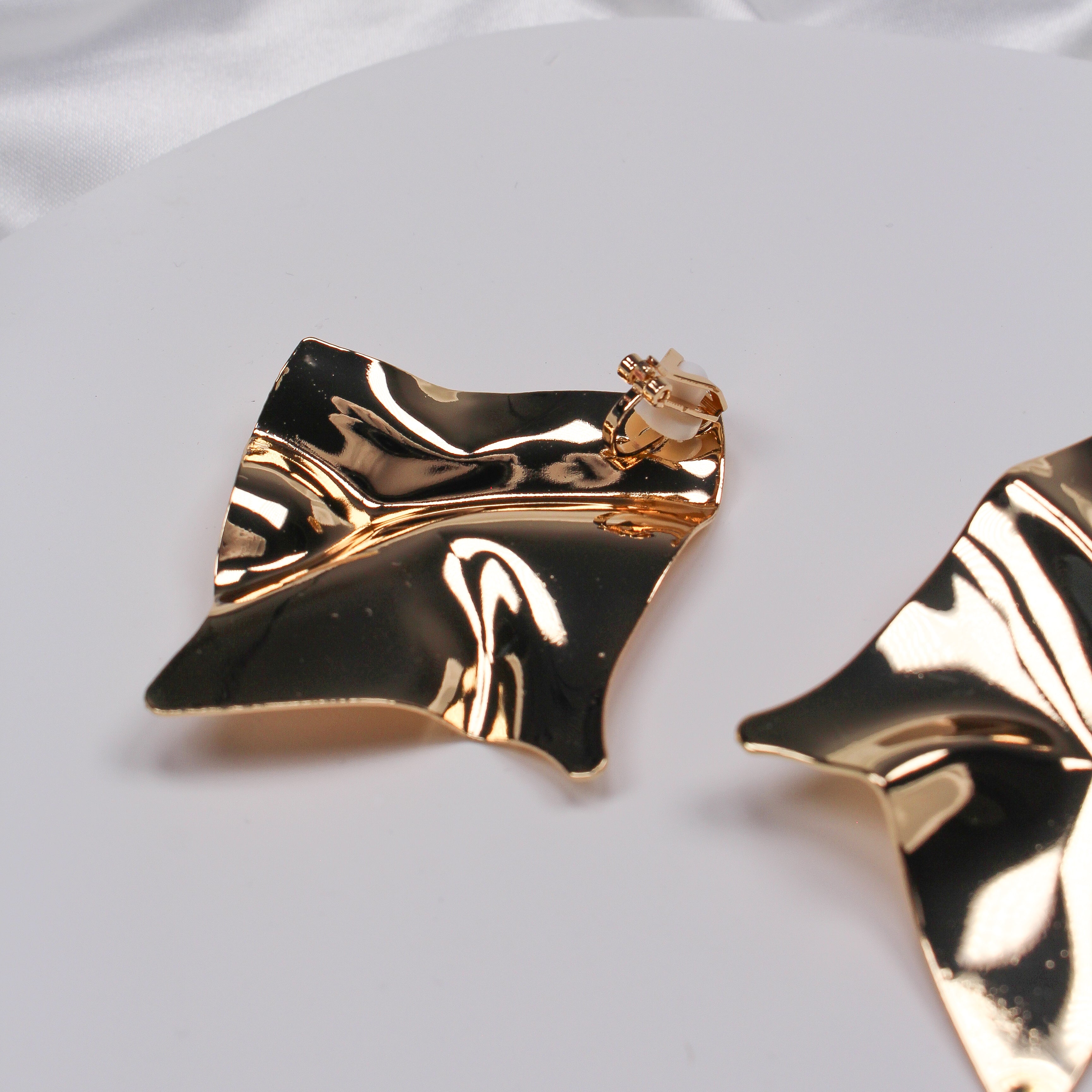 LUNA - GOLD (CLIP ON) - Black & Bloom