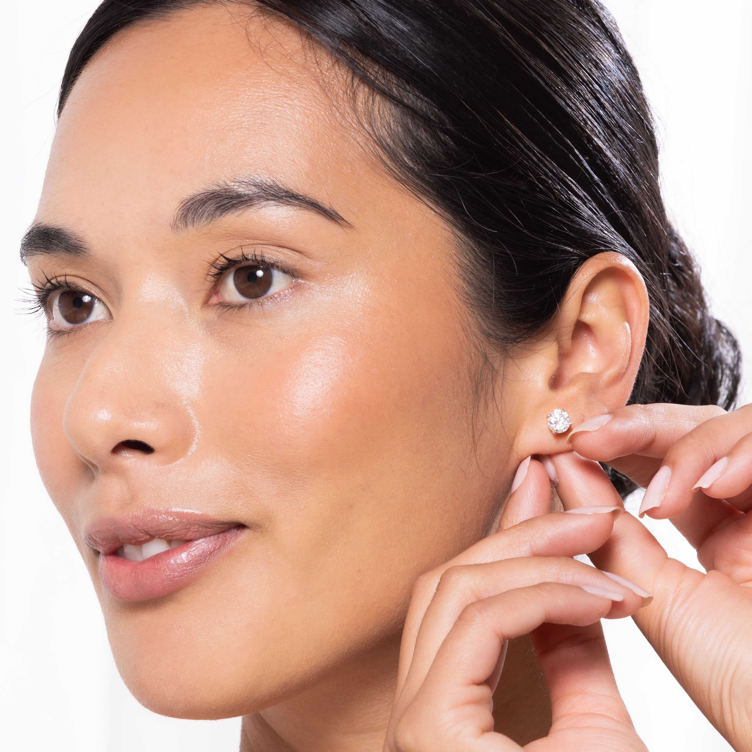 ROUND MOISSANITE EARRINGS - Black & Bloom