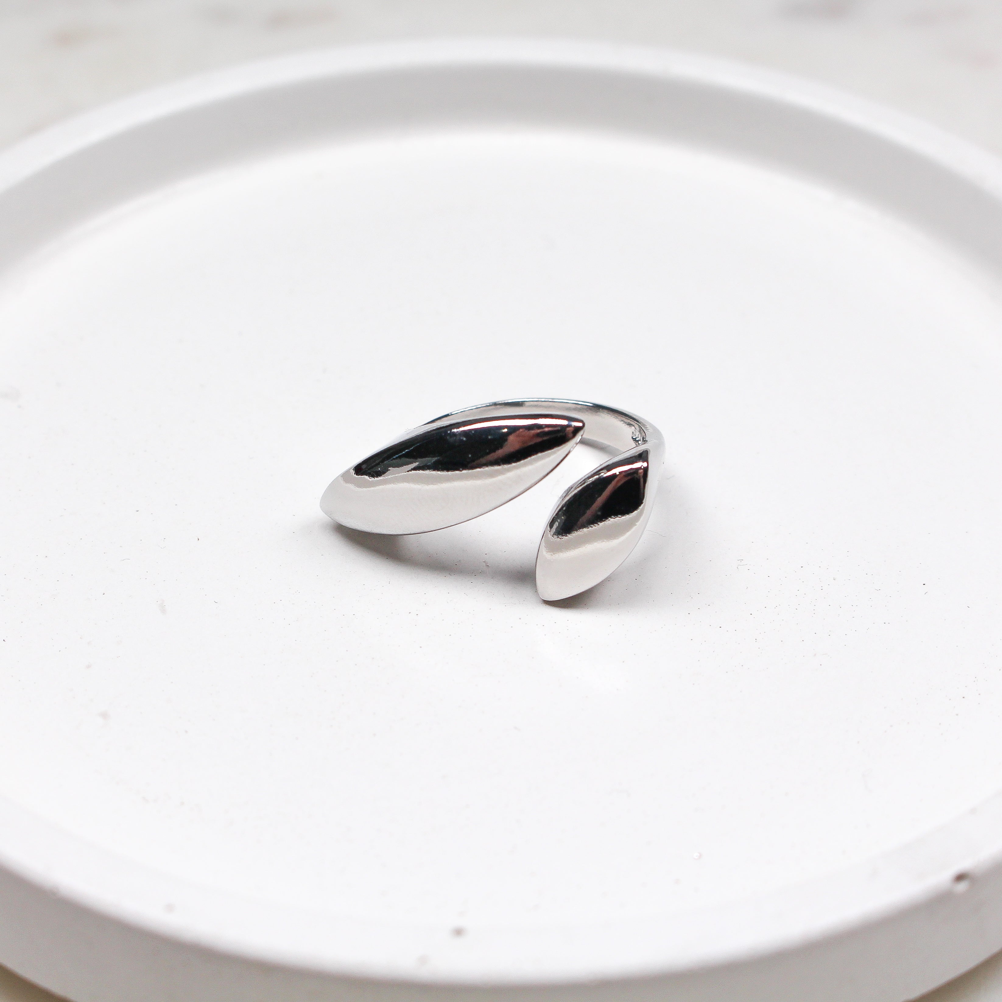 TALIA RING - Black & Bloom