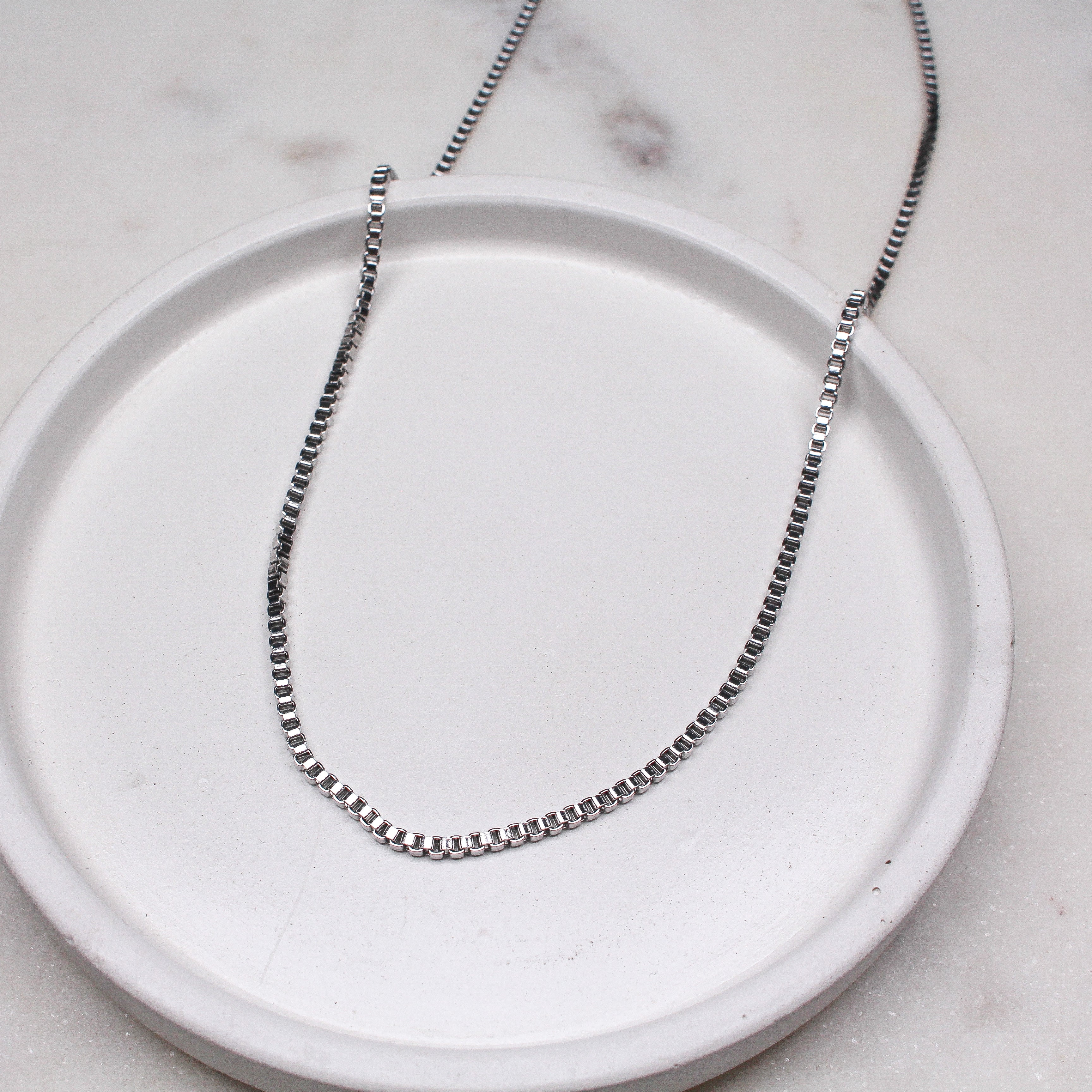 LEO NECKLACE - Black & Bloom