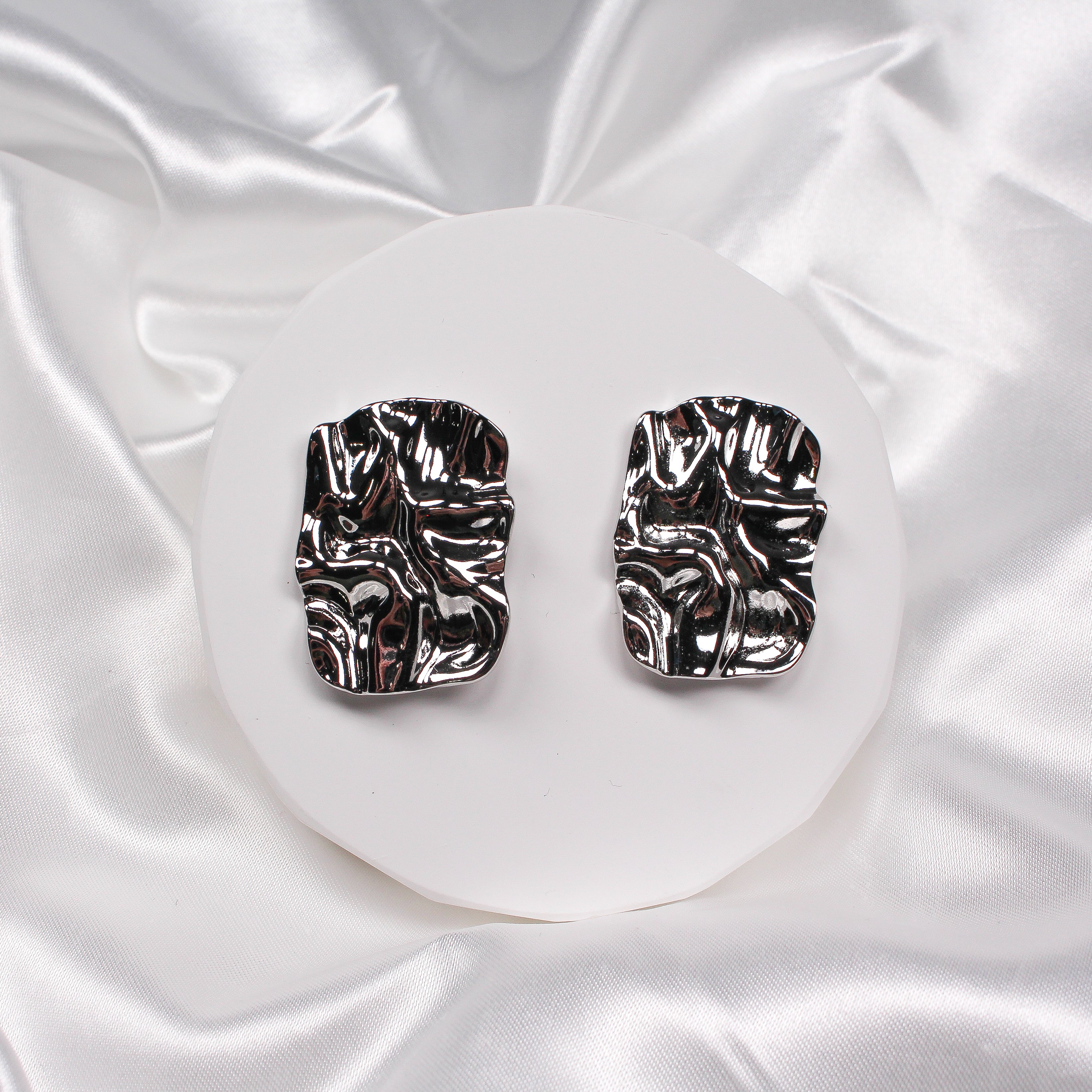 INAYA EARRINGS SILVER - Black & Bloom