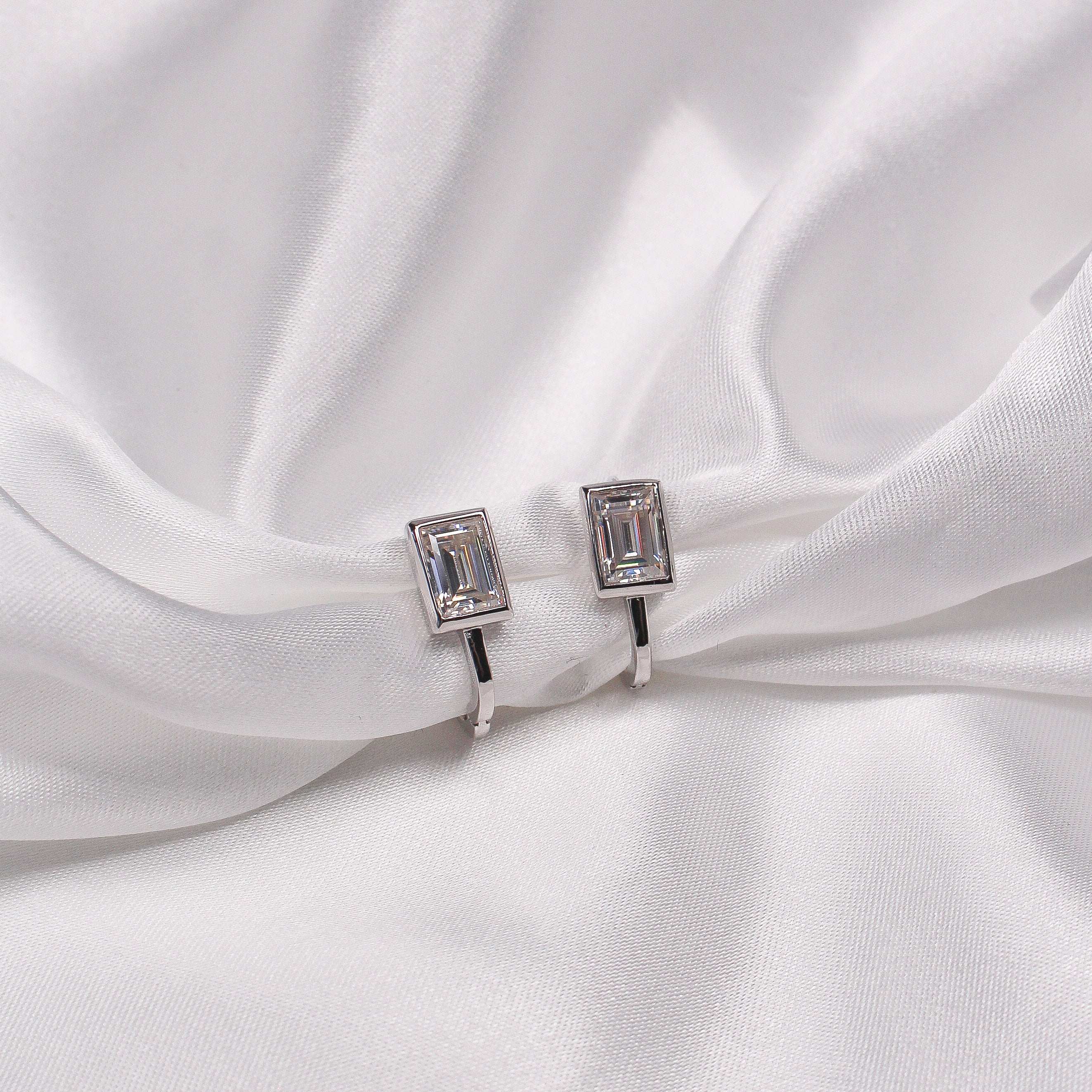 EMERALD HOOP MOISSANITE EARRINGS SILVER - Black & Bloom