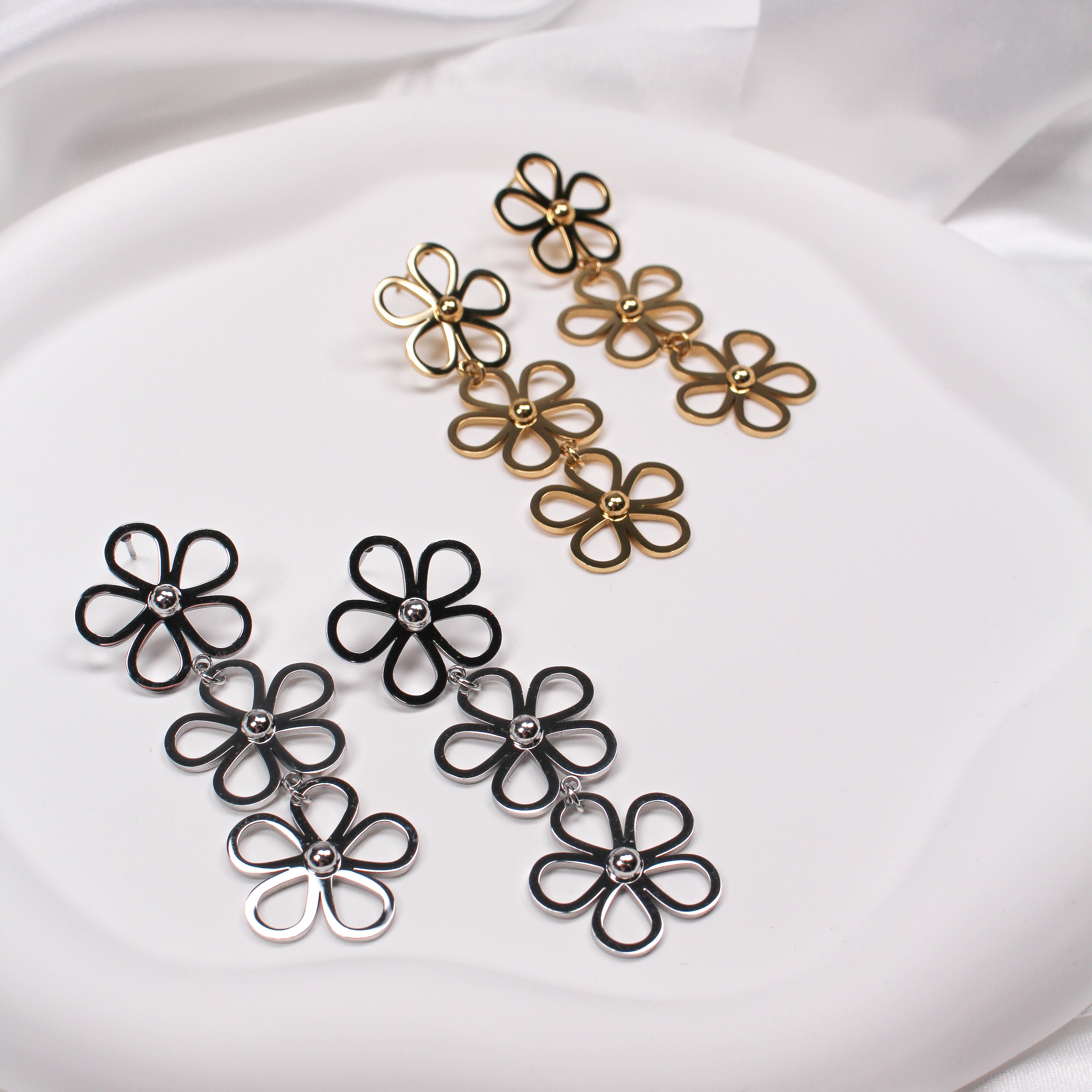 FLEUR EARRINGS - GOLD - Black & Bloom