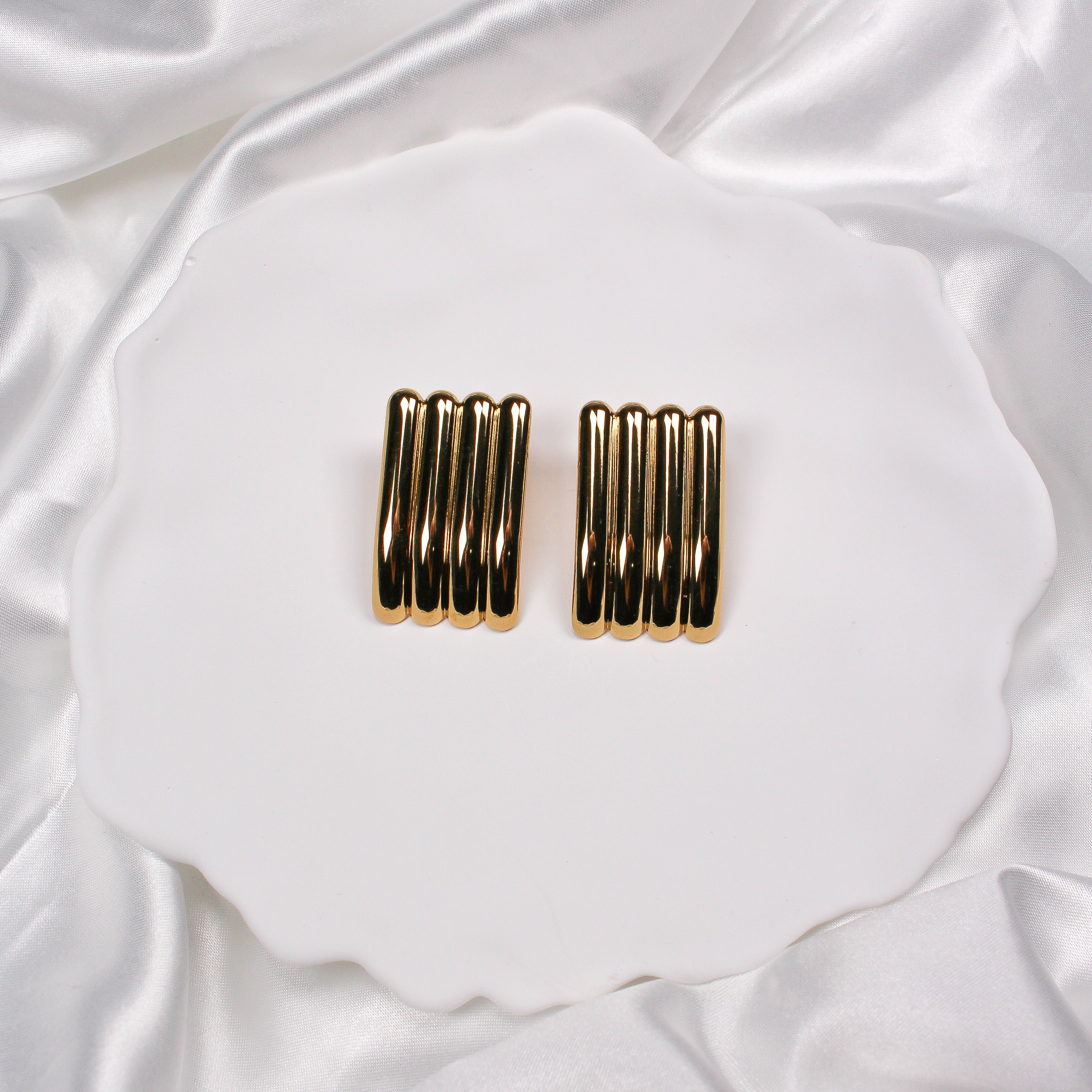 LILY EARRINGS - GOLD - Black & Bloom