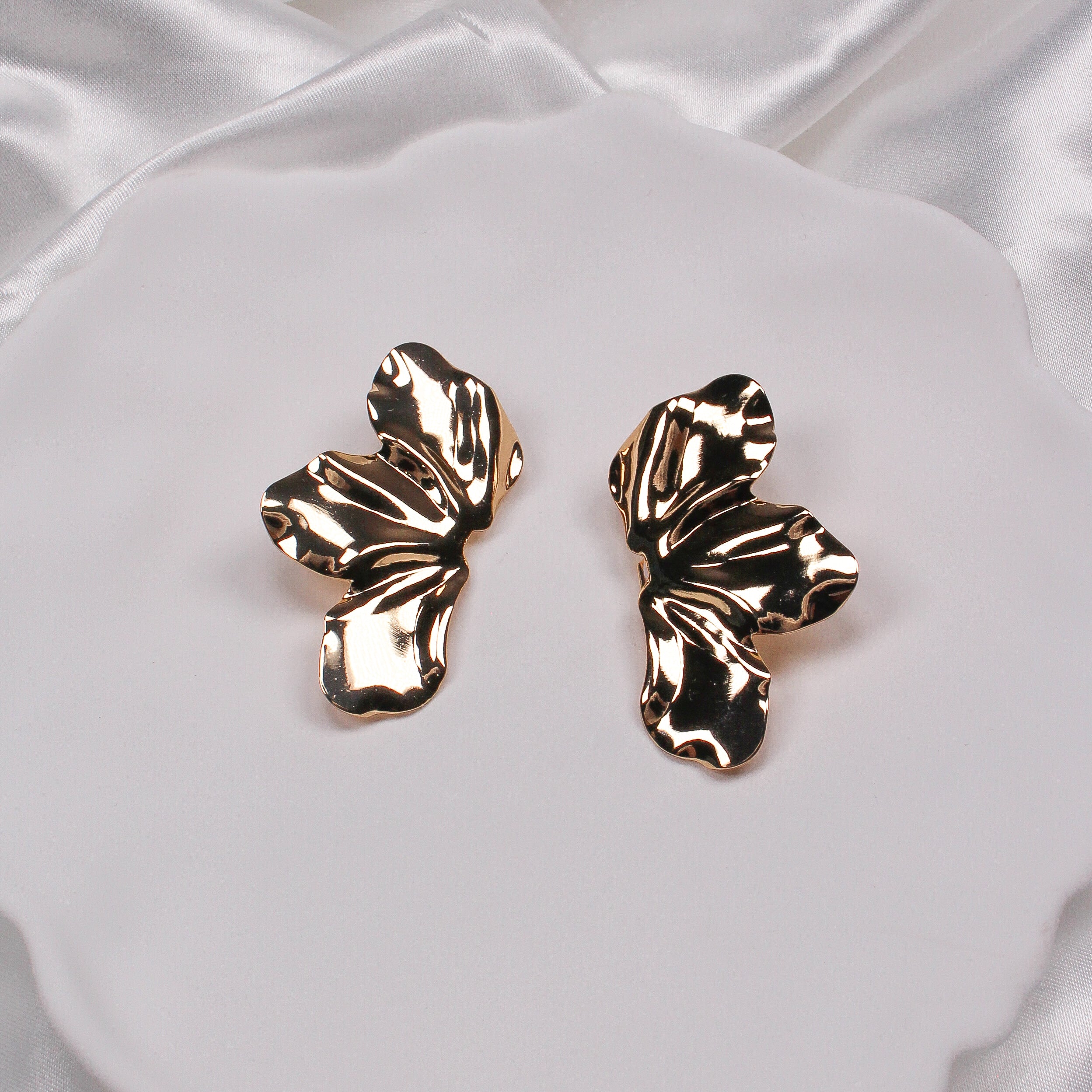 OLIVIA - GOLD (CLIP ON) - Black & Bloom