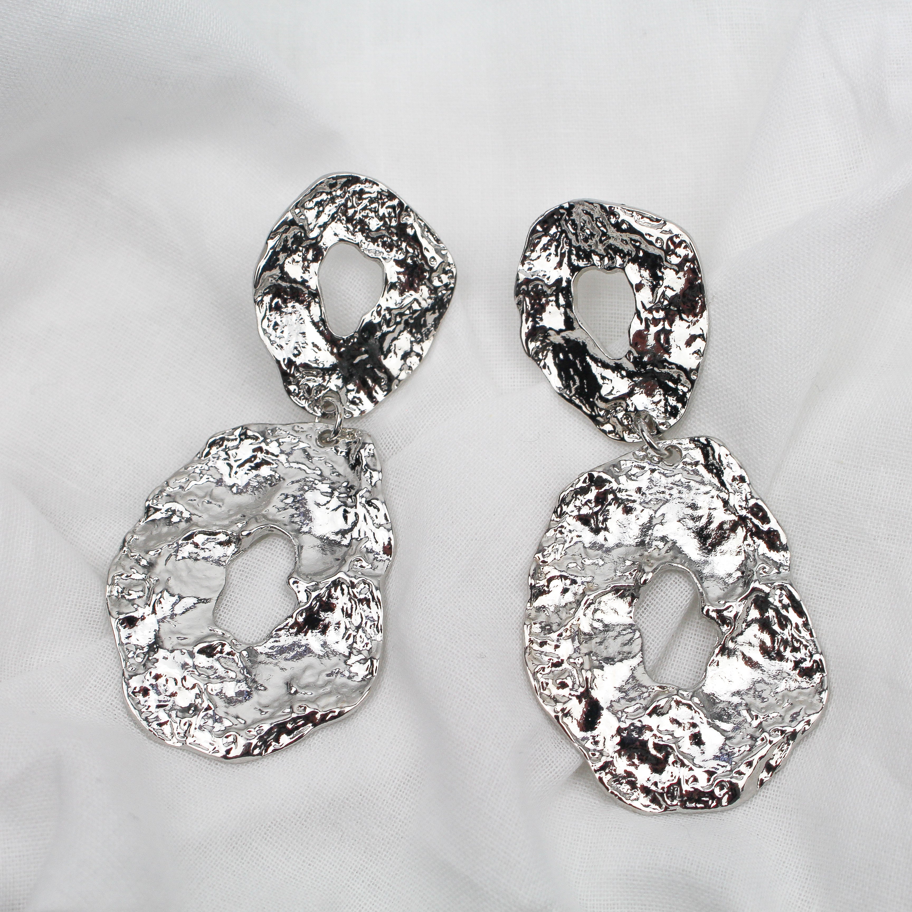 SORRENTO EARRINGS SILVER - Black & Bloom