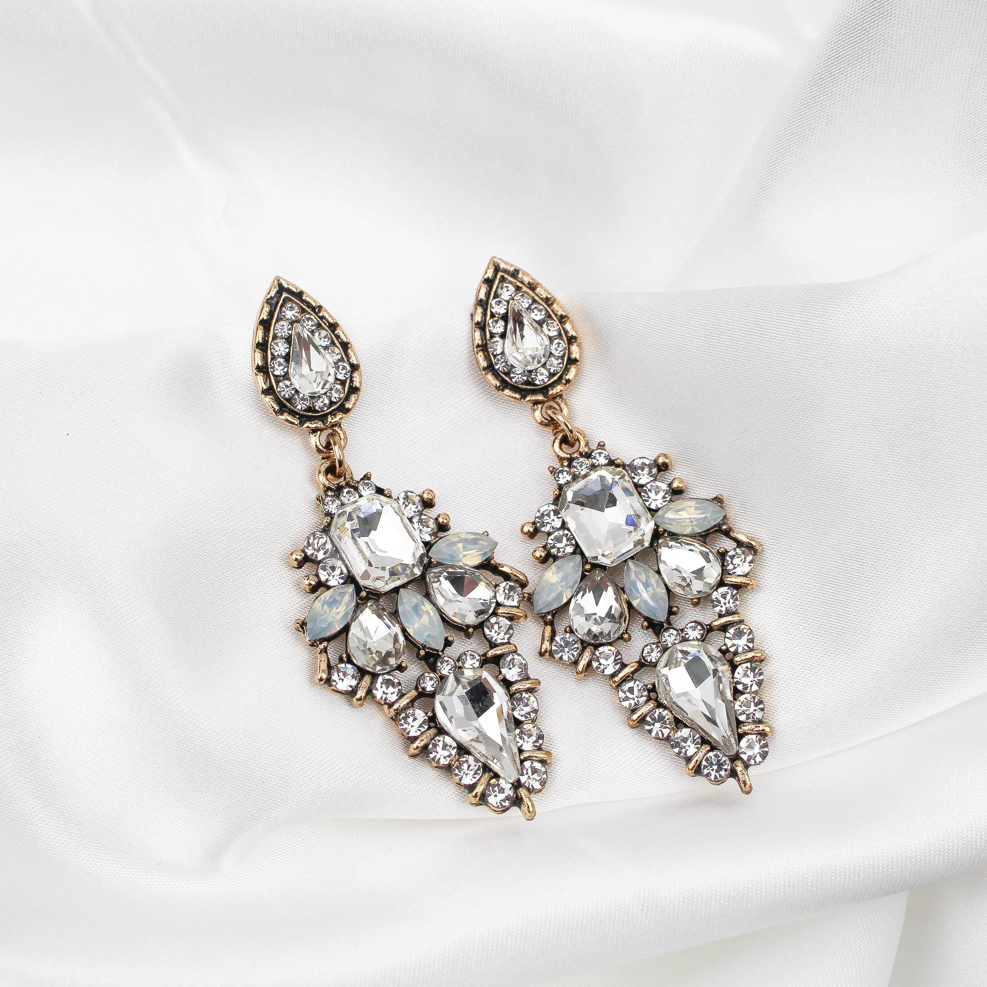 SOPHIA EARRINGS WHITE - Black & Bloom